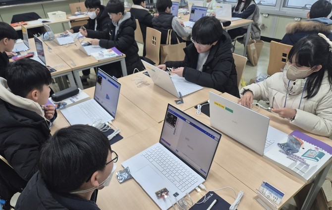 2025학년도 입학식과 겨울방학 영재교육 캠프 '코딩-Day' 개최 모습. ⓒ 대전교육청