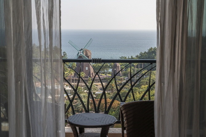 롯데호텔 제주에서는 모든 식사를 호텔에서 해결할 수 있는 2박 전용 상품 'F&B 올 인클루시브(All-Inclusive)' 패키지를 선보인다. © 롯데호텔