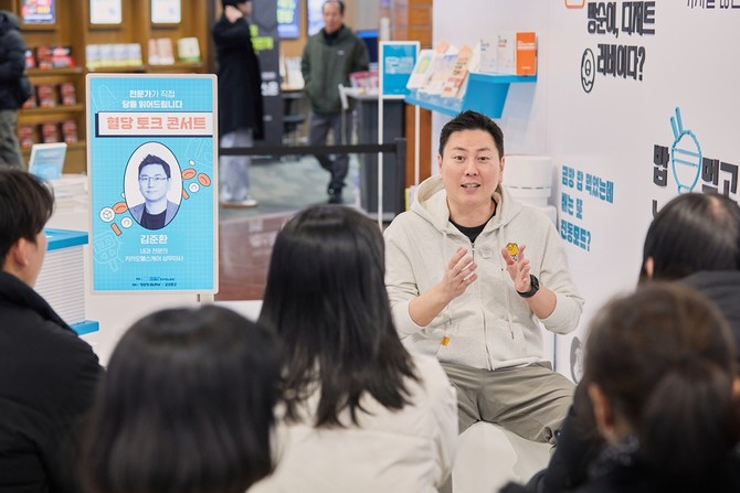 지난 22일 김준환 내과 전문의가 진행한 '건강 강연회' 현장. ⓒ KGC인삼공사