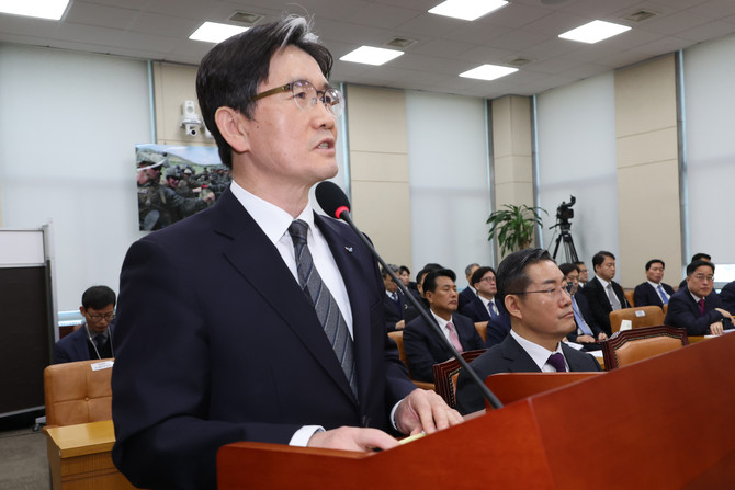 25일 국회에서 열린 '윤석열 정부의 비상계엄 선포를 통한 내란 혐의 진상규명 국정조사 특별위원회' 5차 청문회에서 오동운 고위공직자범죄수사처장이 '영장쇼핑' 의혹과 관련해 발언하고 있다. ⓒ 연합뉴스