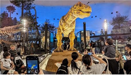 '공룡 세계관' 중앙에 전시된 티라노사우르스. ⓒ 위키피디아 재팬