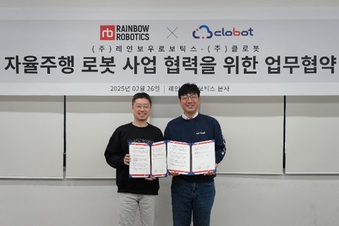 [좌측부터) 이정호 레인보우로보틱스 대표이사, 김창구 클로봇 대표이사. ⓒ 클로봇