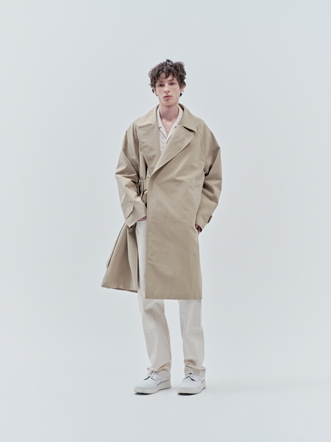 LF의 뉴욕 기반 컨템포러리 브랜드 '질스튜어트뉴욕'이 뉴욕의 정체성을 강화한 25년 봄여름(SS) 남성 컬렉션을 출시했다. © LF