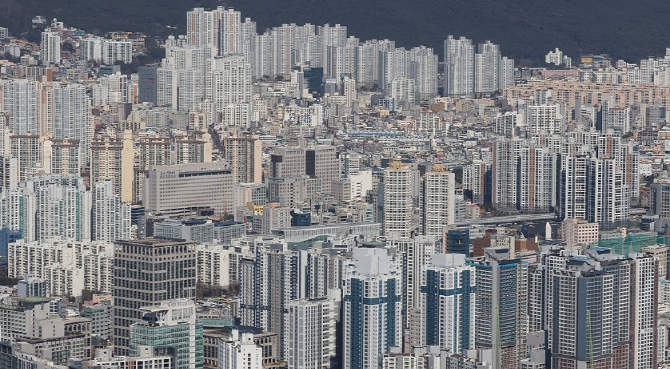 지난달 19일 정부는 '지역 건설경기 보완방안'을 통해 LH의 미분양 매입 계획을 발표했다. © 연합뉴스