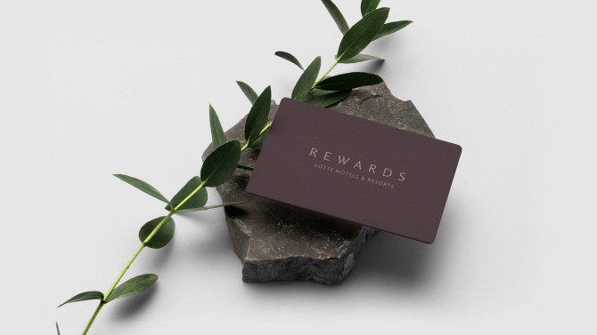 롯데호텔앤리조트는 프로야구 시즌을 맞아 롯데호텔 리워즈 신규 회원을 대상으로 야구 관람권을 제공하는 특별 이벤트를 선보인다. © 롯데호텔앤리조트