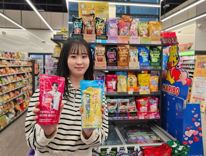 CU는 코오롱제약과 파우치 스포츠 음료 '리얼아미노워터 레드비트 플러스'를 출시한다. © BGF리테일