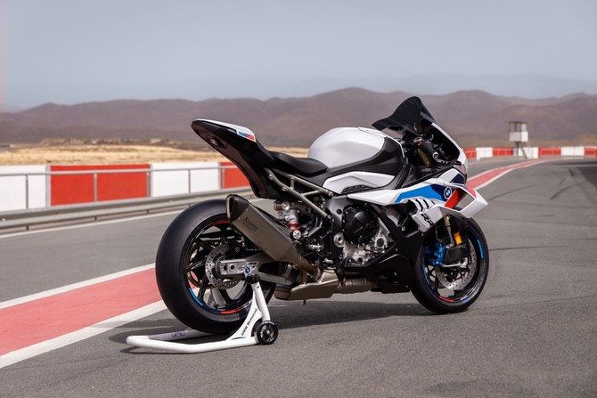 뉴 S 1000 RR은 최첨단 전자제어 시스템과 라이더 중심의 편의 사양 대거 탑재됐다. ⓒ BMW 그룹 코리아