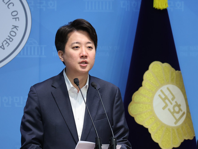 이준석 개혁신당 의원이 지난달 24일 서울 여의도 국회 소통관에서 국민연금법 개정안 관련 기자회견을 하고 있다. ⓒ 연합뉴스