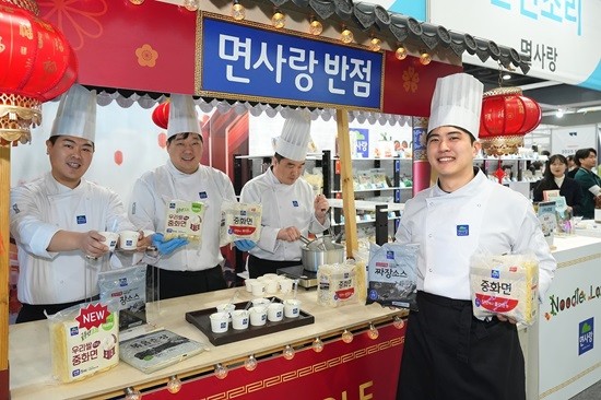 면사랑의 '2025 비즈 페스타' 중화반점 테마 부스. ⓒ 면사랑