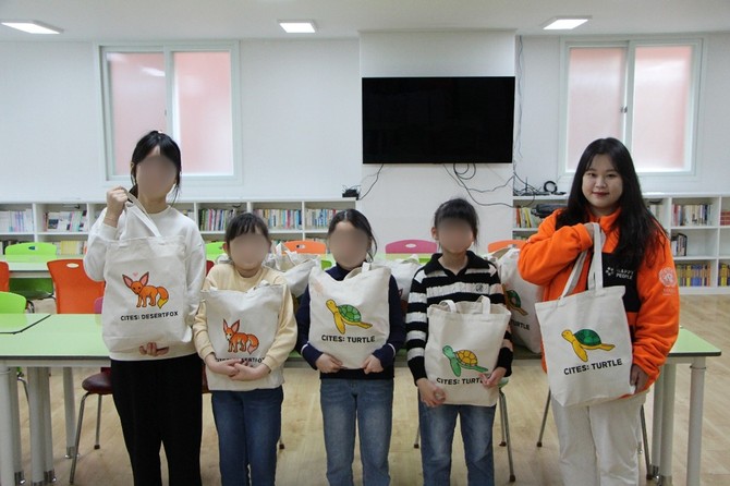 경기 안산시 소재 함박웃음 그룹홈 학용품 기부 현장. ⓒ 인포뱅크