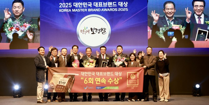16일 서울신라호텔 다이너스티홀에서 '만세보령쌀 삼광미골드'가 6년 연속 대한민국 대표브랜드 대상에 선정 수상 후 기념촬영을 하고 있다. ⓒ 보령시