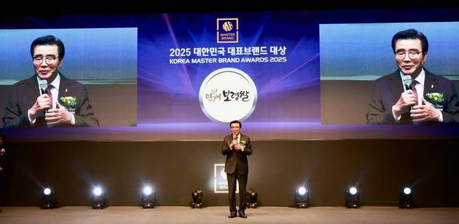 16일 서울신라호텔 다이너스티홀에서 '만세보령쌀 삼광미골드'가 6년 연속 대한민국 대표브랜드 대상에 선정 후 김동일 시장이 감사 인사말을 하고 있다. ⓒ 보령시