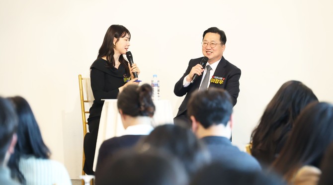 이장우 대전시장이 16일 유성구 라미컨벤션웨딩에서 열린 '썸타자 시그널데이'에 참석해 인사말을 전하고 있다. ⓒ 대전시
