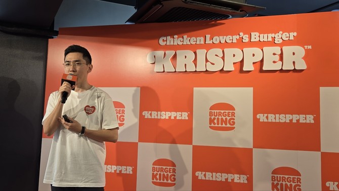 23일 버거킹 약수역점에서 이성하 최고 마케팅 책임자(CMO)가 신메뉴 출시에 관해 설명하고 있다. =배예진 기자