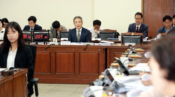 23일 신규식 충북테크노파크 원장 임용 후보자에 대한 인사청문회를 개최하고 있다. ⓒ 의회사무국