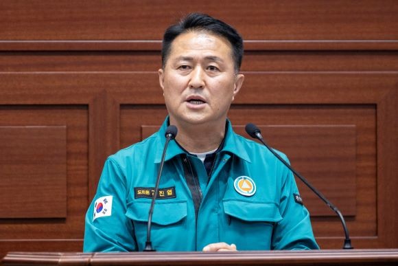 김진엽 경북도의원은 29일 제355회 임시회 제2차 본회의에서 5분자유발언을 통해, 경북 내 다문화가정 자녀들을 위한 이중언어교육 정책의 근본적 전환을 강력히 촉구하고 있다. ⓒ 경북도의원