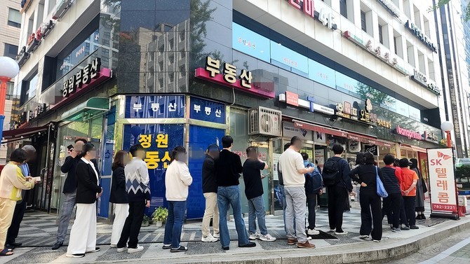 과학기술정보통신부는 SK텔레콤에 대해 유심 부족 현상이 해결될 때까지 신규 이동통신 가입자 모집을 전면 중단할 것을 행정지도했다. = 이인영 기자