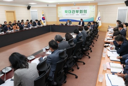 실·단·과장 등 간부 공무원이 참석한 가운데 5월 확대간부회의를 열고 주요 시정 현안을 점검했다. ⓒ 광양시