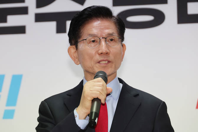 국민의힘이 지난 밤 비대위 계엄으로 대선 후보를 전격 교체했다. ⓒ 연합뉴스
