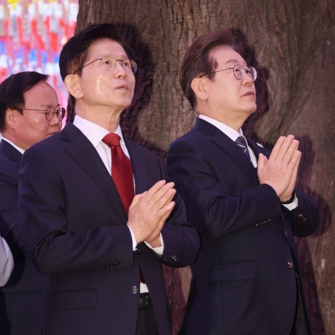 이재명 더불어민주당 대선 후보(오른쪽)와 김문수 국민의힘 대선 후보. ⓒ 연합뉴스