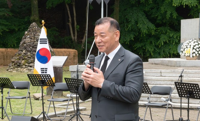 지난 11일 우금치 전적지에서 제131주년 동학농민혁명 기념식에서 최원철 공주시장이 기념사를 하고 있다. ⓒ 공주시