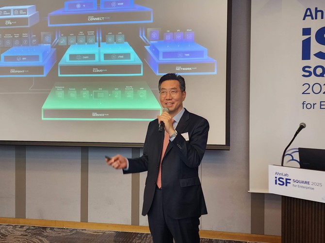 김학선 안랩 전무가 'ISF 스퀘어 2025 for 엔터프라이즈'에서 인사말을 하고 있다. ⓒ 안랩