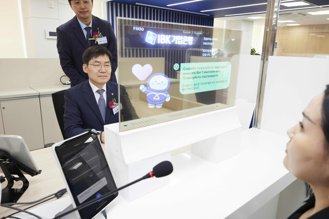 경기도 안산시에 위치한 IBK기업은행 안산외국인금융센터에 설치된 '챗 트랜스레이션 엔터프라이즈'. ⓒ 플리토