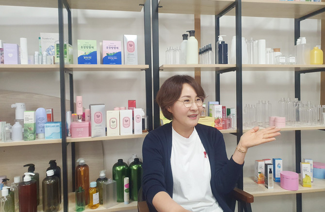 김 대표는 "'멜티끄'는 아름다운 변화를 추구하는 토탈케어 브랜드"라며 "유해성분을 최소화해 누구나 안심하고 사용할 수 있다"고 했다. = 김경태 기자
