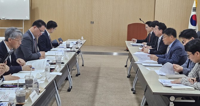 21일 열린 기획재정부 주관 지방재정협의회에서 2026년도 국가예산 반영을 위한 핵심 현안 사업들을 건의하고 있다. ⓒ 세종시