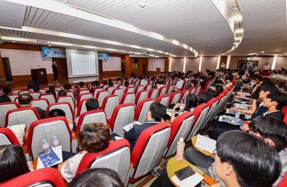 영진전문대학교가 21일 개최한 특성화·마이스터고 일학습병행 채용 설명회 모습. ⓒ 영진전문대학교