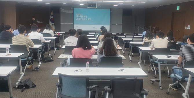22일 시청 대회의실에서 '2025년 세종시 중소기업제품 등 공공구매제도 설명회'를 개최하고 있다. ⓒ 세종시