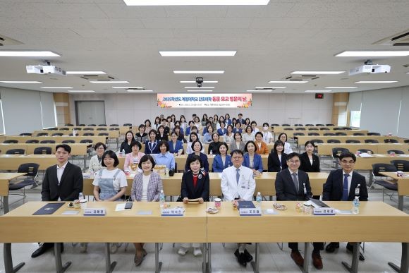 개교 101주년을 맞이한 계명대 간호대학이 23일 '모교 방문의 날' 행사를 열고 졸업 동문들을 초청했다. ⓒ 계명대학교 간호대학
