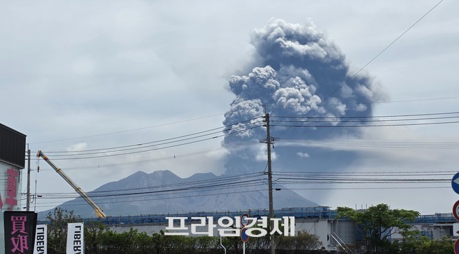 지난 16일 일본 가고시마현 사쿠라지마 화산 분화 모습. ⓒ 프라임경제