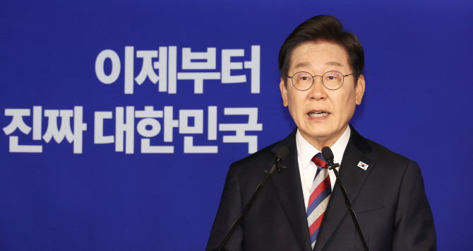 이재명 더불어민주당 대선 후보가 25일 서울 여의도 당사에서 열린 기자회견에서 발언하고 있다. © 연합뉴스