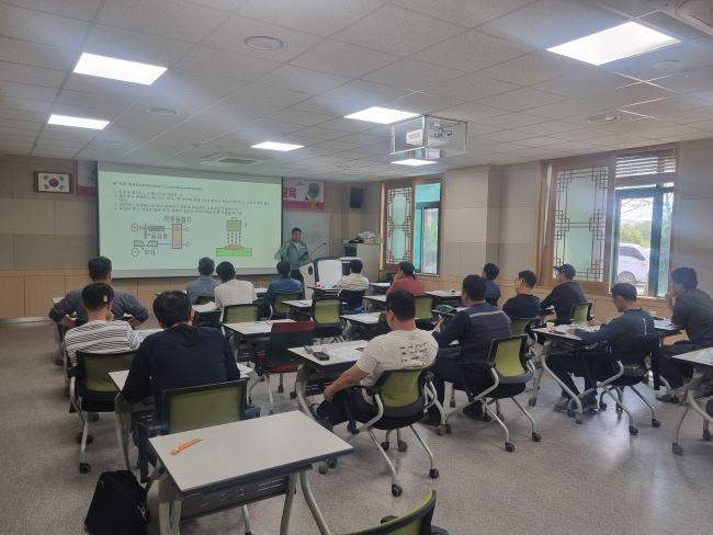 성주군이 실시한 맞춤형 활용 전기용접 교육 모습. ⓒ 성주군