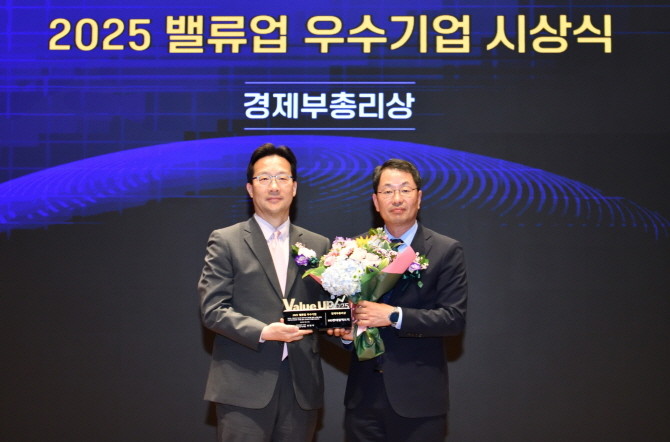 HD현대일렉트릭은 지난 27일 2025년 밸류업 우수기업 시상식에서 '경제부총리상'을 수상했다. ⓒ HD현대일렉트릭