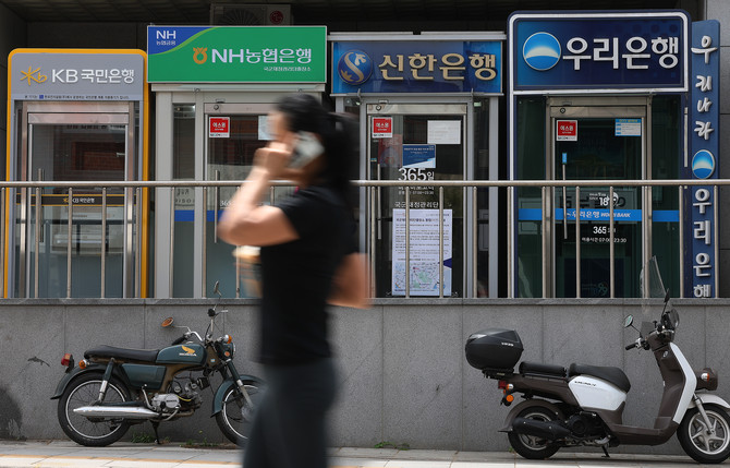 은행권이 지난해 사회공헌활동으로 총 1조8934억원을 지원한 것으로 나타났다. ⓒ 연합뉴스