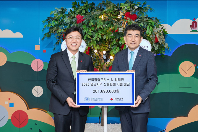 (왼쪽부터) 김주한 한국필립모리스 대외정책부분 전무와 황인식 사랑의열매 사무총장. ⓒ 한국필립모리스