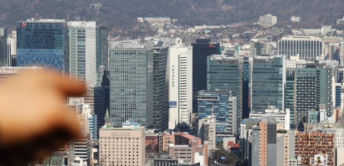 상업용 부동산 시장이 금리 인하 기대와 투자자산 재편 등의 요인으로 점진적인 회복 흐름을 보일 것이라는 전망이다. © 연합뉴스