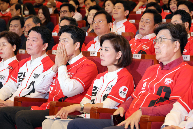 제21대 대선 출구조사 결과를 접한 국민의힘 개표상황실은 적막만 흘렀다. ⓒ 연합뉴스