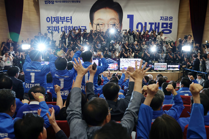 제21대 대선 출구조사 결과 51.7% 득표율이 예상된 이재명 더불어민주당 후보를 두고 외신들은 당선시 경제와 외교가 가장 큰 과제가 될 것이라고 전망했다. ⓒ 연합뉴스