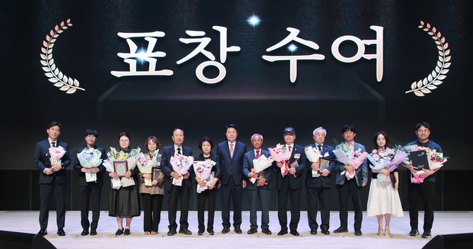 2025년 헌혈권장활동 유공시민 표창장 수여식개최 후 기념촬영을 하고 있다. ⓒ 당진시