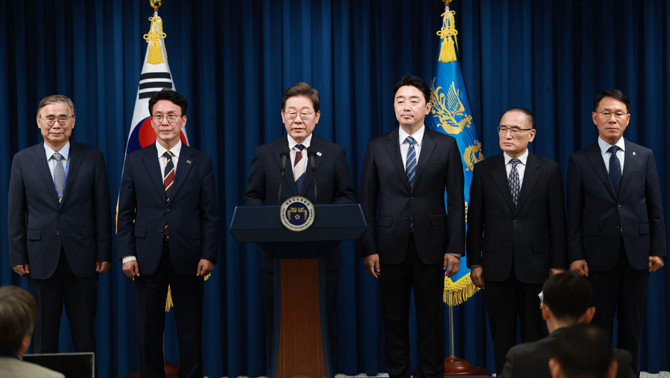 이재명 대통령은 취임 첫 날 용산 대통령실 브리핑룸에서 첫 인사 발표를 직접 진행했다. ⓒ 연합뉴스