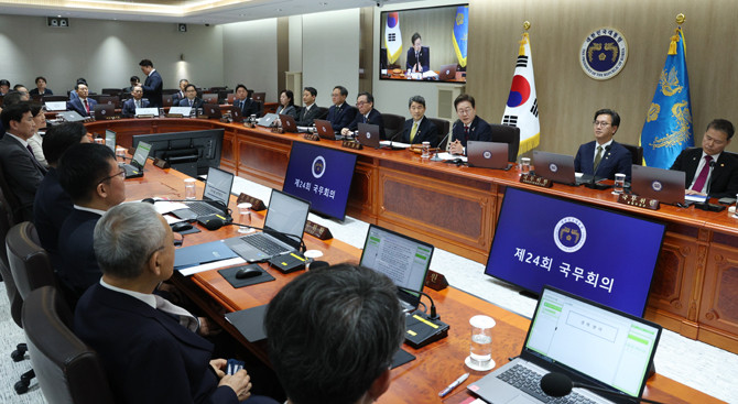 이 대통령은 5일 취임 후 용산 대통령실에서 첫 국무회의를 주재했다. ⓒ 연합뉴스