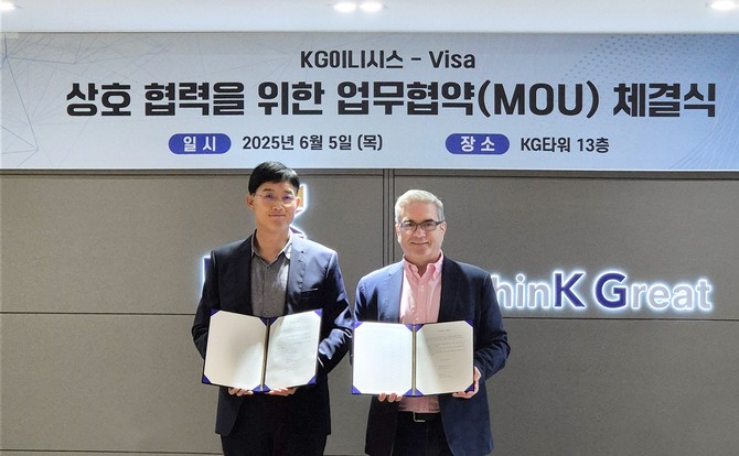 KG이니시스와 비자가 5일 중구 KG타워에서 상호협력을 위한 업무협약식을 진행했다. (좌측부터) 이선재 KG이니시스 대표, 패트릭 스토리 비자코리아 사장. ⓒ KG이니시스