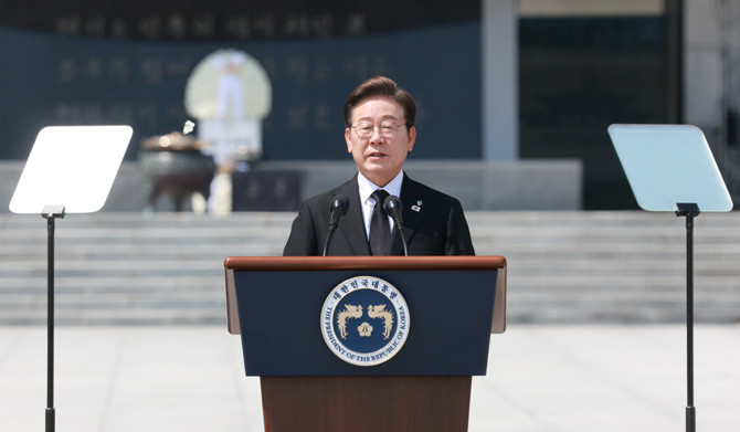 이재명 대통령이 서울 동작구 국립서울현충원에서 열린 70회 현충일 추념식에서 추념사를 하고 있다. ⓒ 연합뉴스
