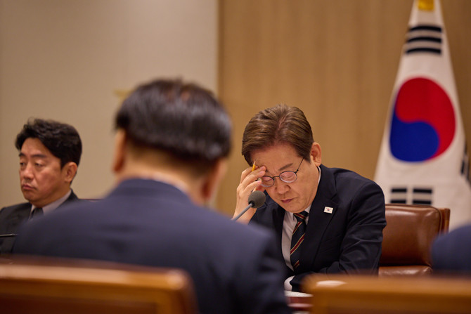 이 대통령은 이태원 참사 피해자들을 위한 생활지원금 신청이 시작된 것과 관련해 아낌없이 지원하라고 지시했다. ⓒ 대통령실