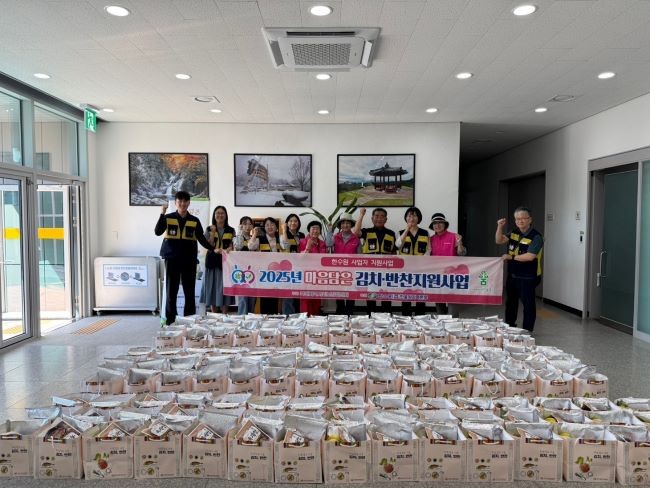 지난 11일 북면지역사회보장협의체는 관내 취약계층 180가구를 대상으로 '마음담은 김치반찬 지원사업'을 실시했다. ⓒ 울진군