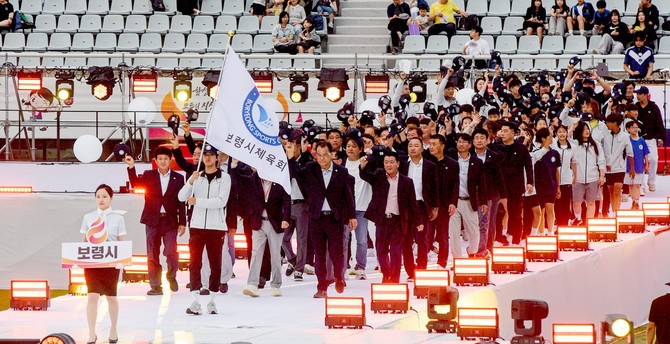 지난 12일 보령종합체육관에서 열린 제77회 충청남도민체육대회 보령시선수단들이 입장하고 있다. ⓒ 보령시