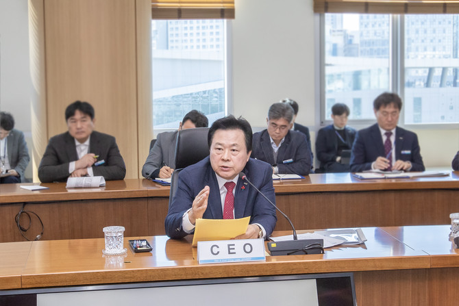 강기윤 한국남동발전 사장이 중동발 에너지 리스크 대응을 위한 비상경영 대책반 회의 주재하고 있다. ⓒ 프라임경제